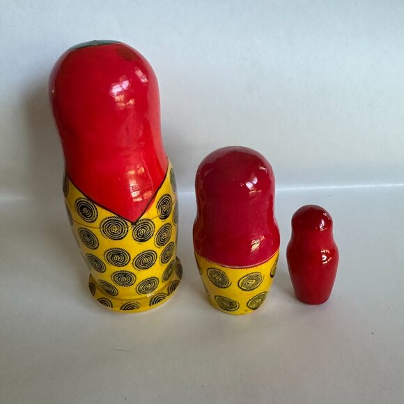 Russian Nesting Dolls - Picture 2 of 3